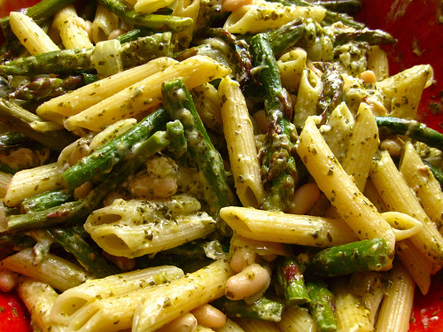 Asparagus and White Bean Pasta – Tomato Kumato