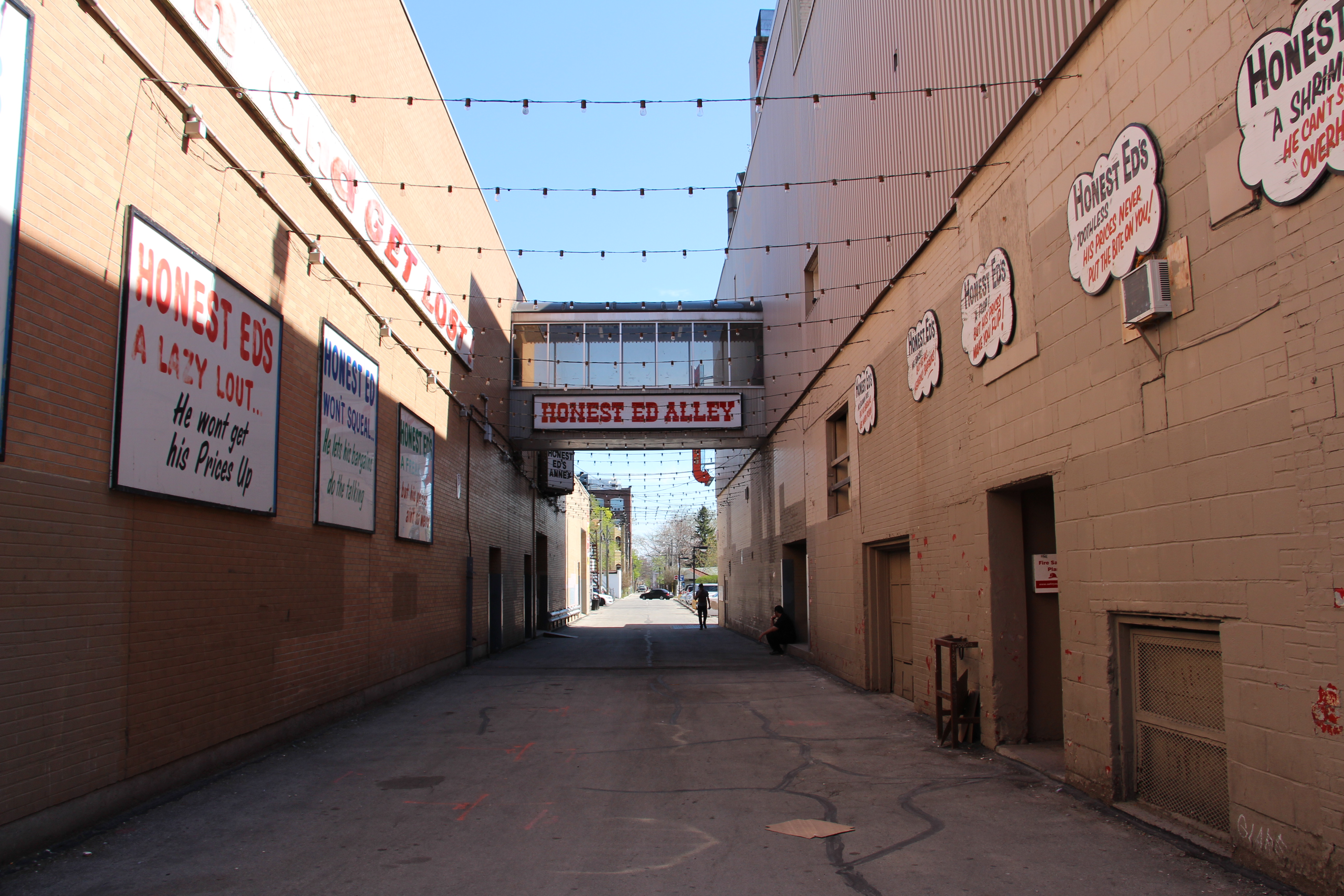 honest ed's - toronto